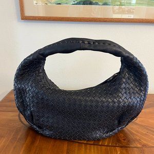 Beautiful Bottega Veneta navy blue handbag